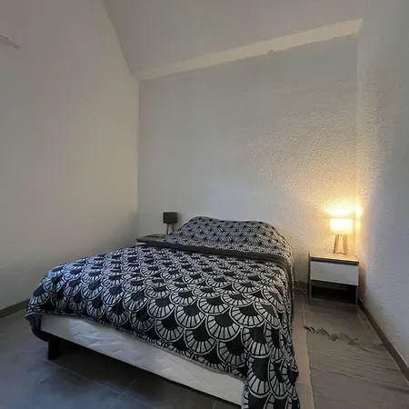 Renove Avec Vue Marina Gn140-1033 *