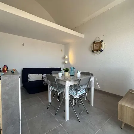 1 Piece - Gn140-1033 Apartment Gruissan