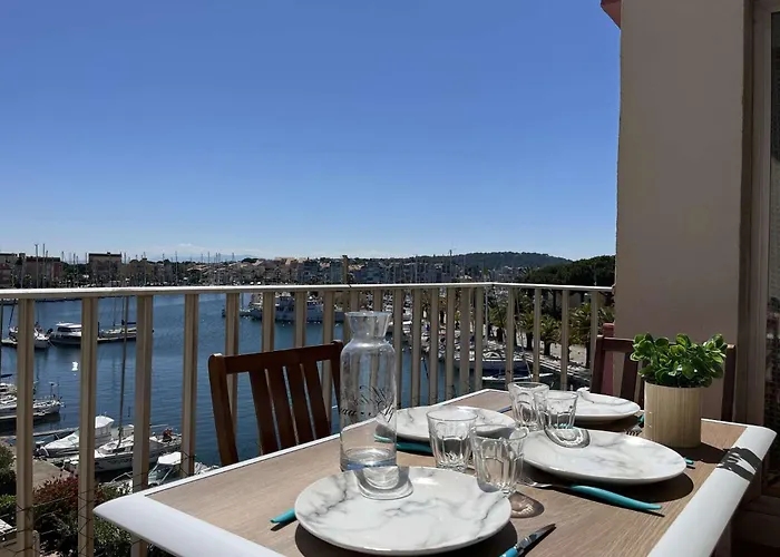 Renove Avec Vue Marina Gn140-1033 *