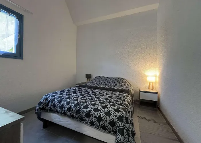 Renove Avec Vue Marina Gn140-1033 *